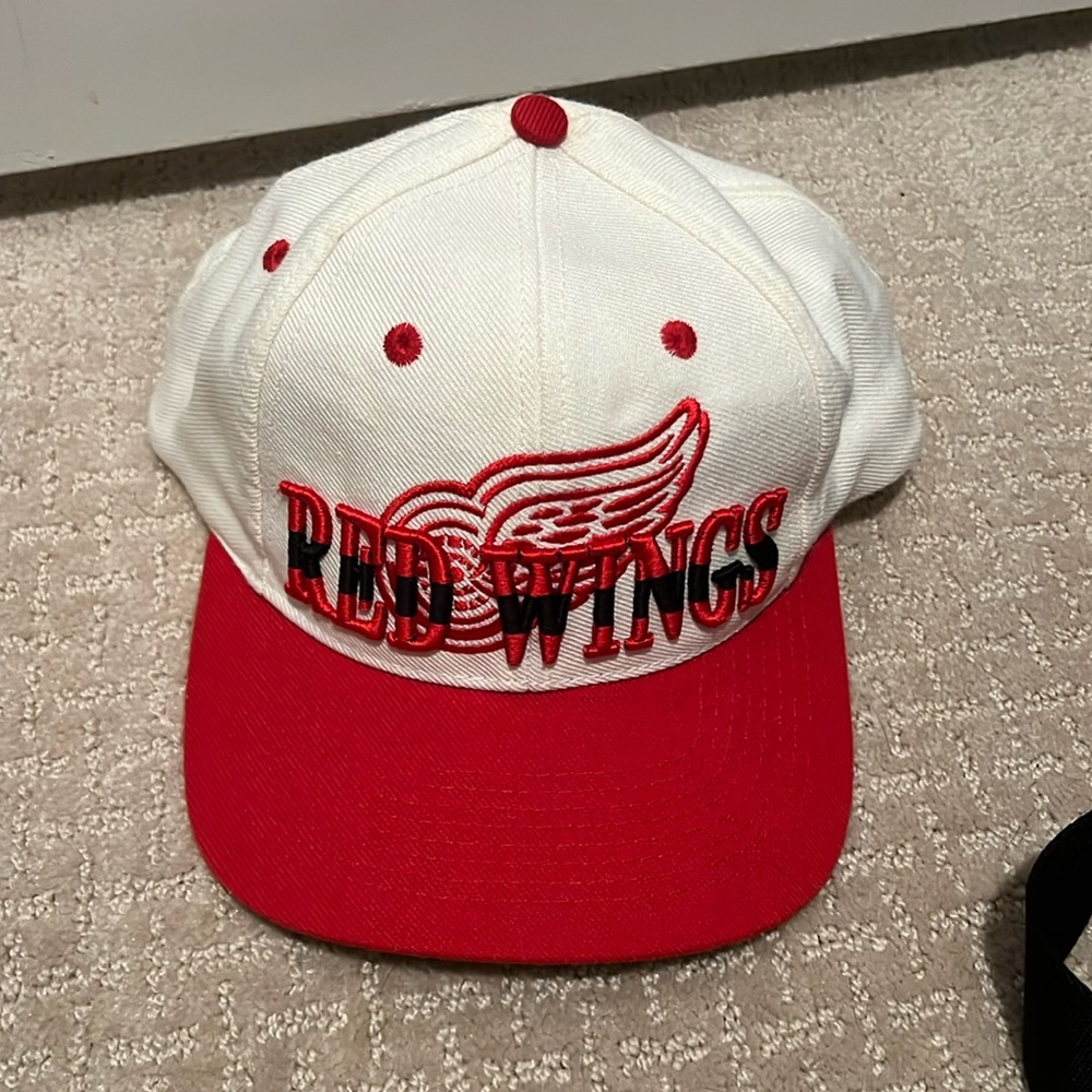 Red wings vintage hat